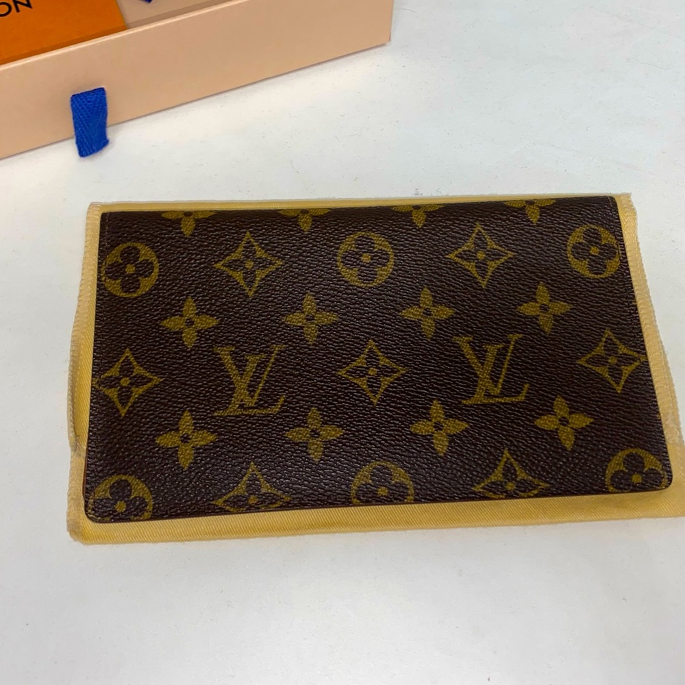 Louis Vuitton Monogram Checkbook